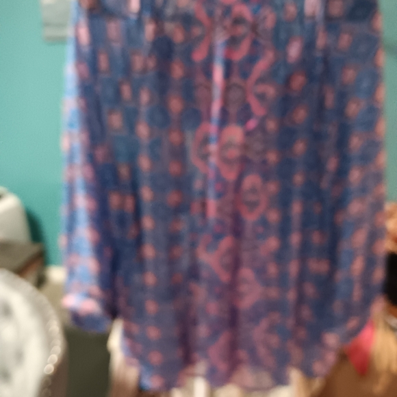 Old Navy Sheer Elegant Blue and Pink Women's Blouse - Picture 5 of 7
